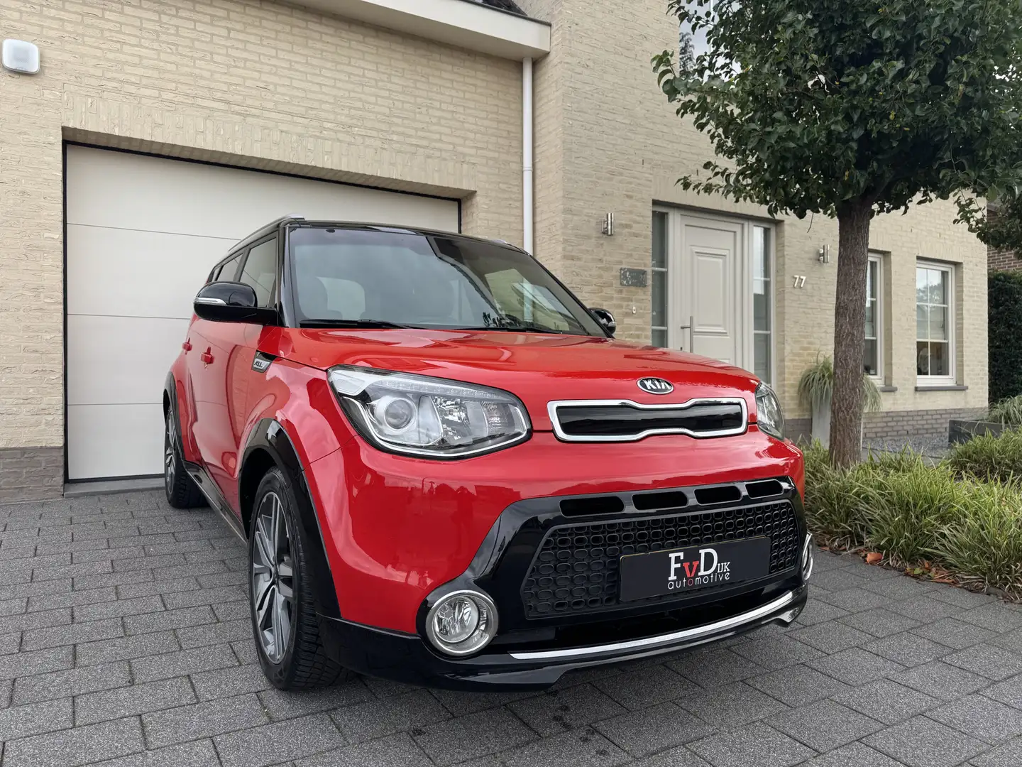 Kia Soul 1.6 132pk X-clusive Navi Clima Led Carplay DAB Cam Rood - 1