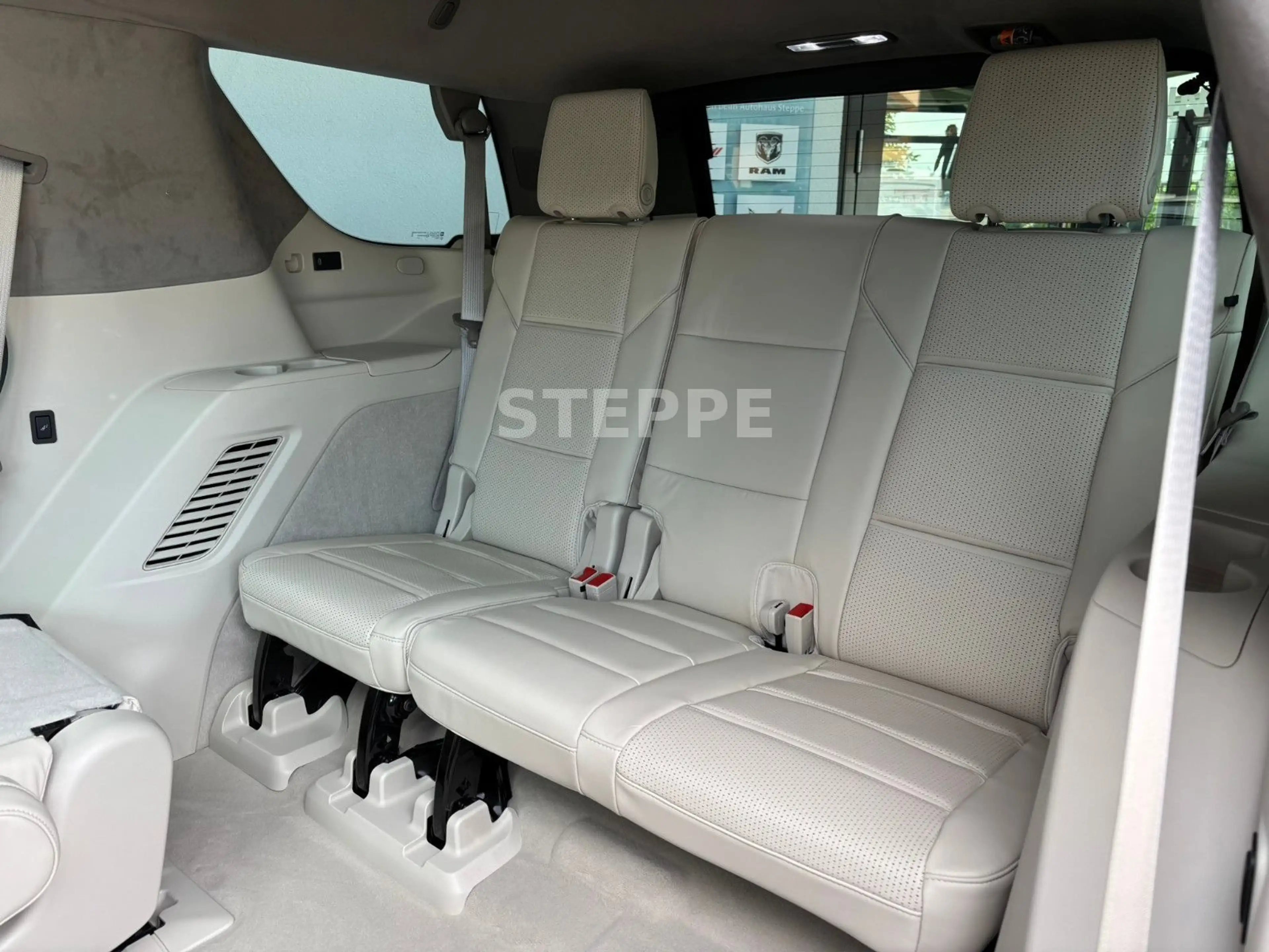 Cadillac Escalade FACELIFT MY26 6.2 V8 Platinum Luxury24" — photo 12