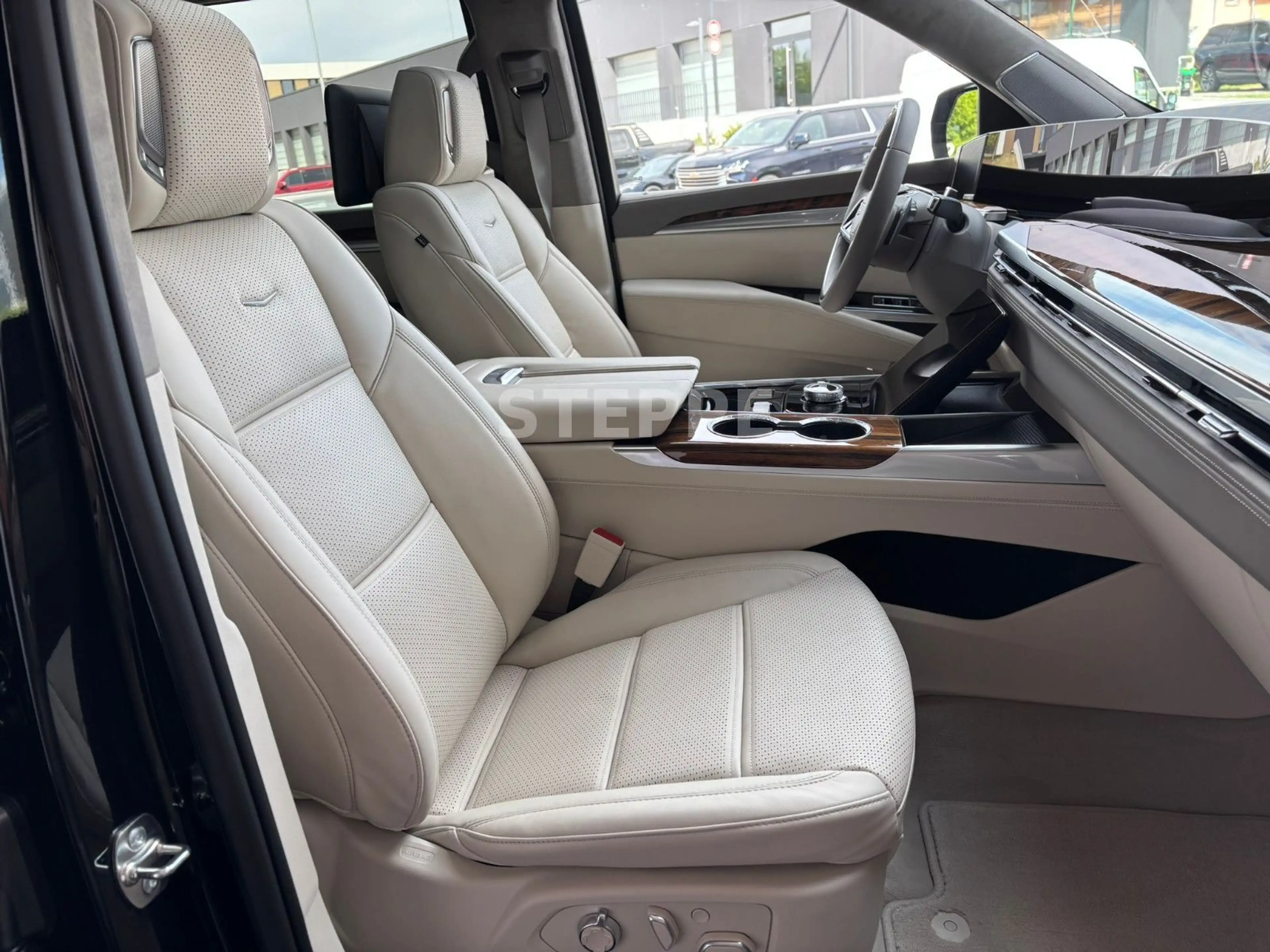 Cadillac Escalade FACELIFT MY26 6.2 V8 Platinum Luxury24" — photo 9