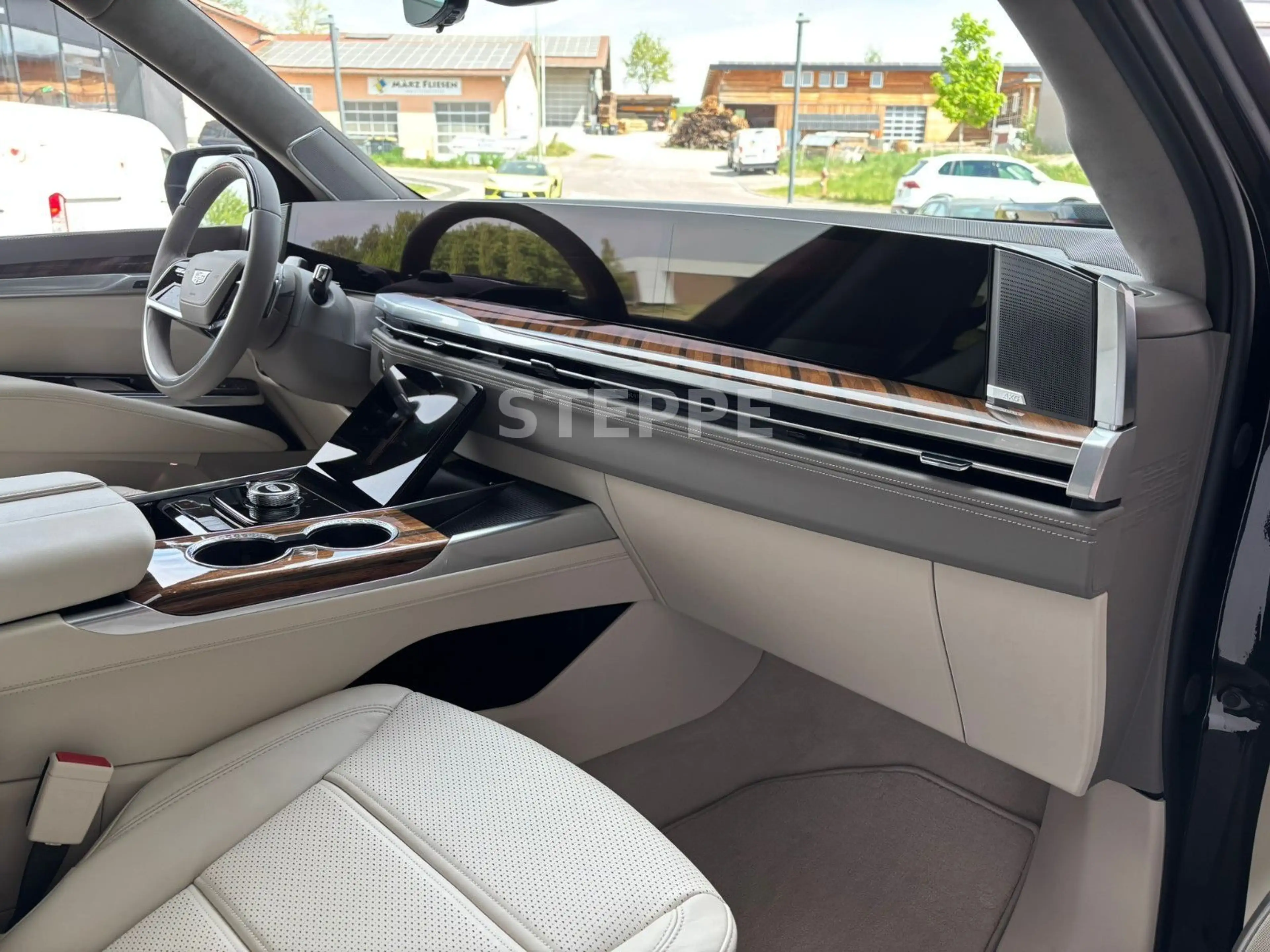 Cadillac Escalade FACELIFT MY26 6.2 V8 Platinum Luxury24" — photo 8