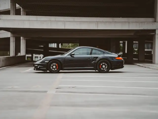 Porsche 997 view 6