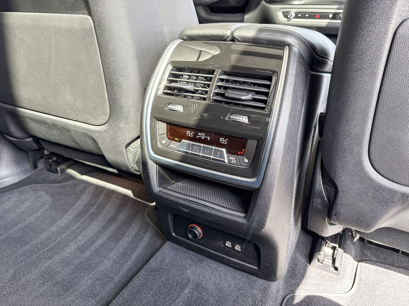 BMW X7 xDrive40i — photo 12