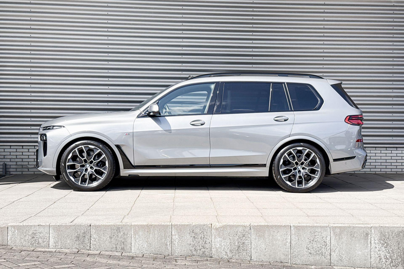 BMW X7 xDrive40i — photo 2