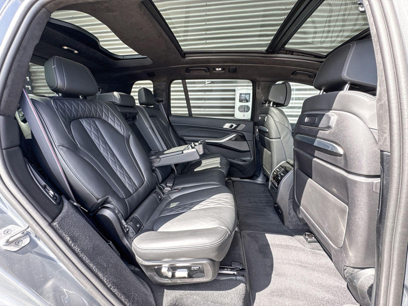 BMW X7 xDrive40i — photo 11