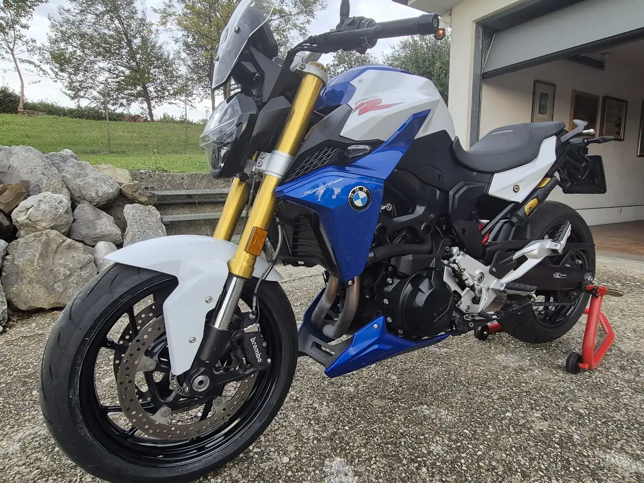 BMW F 900 R
