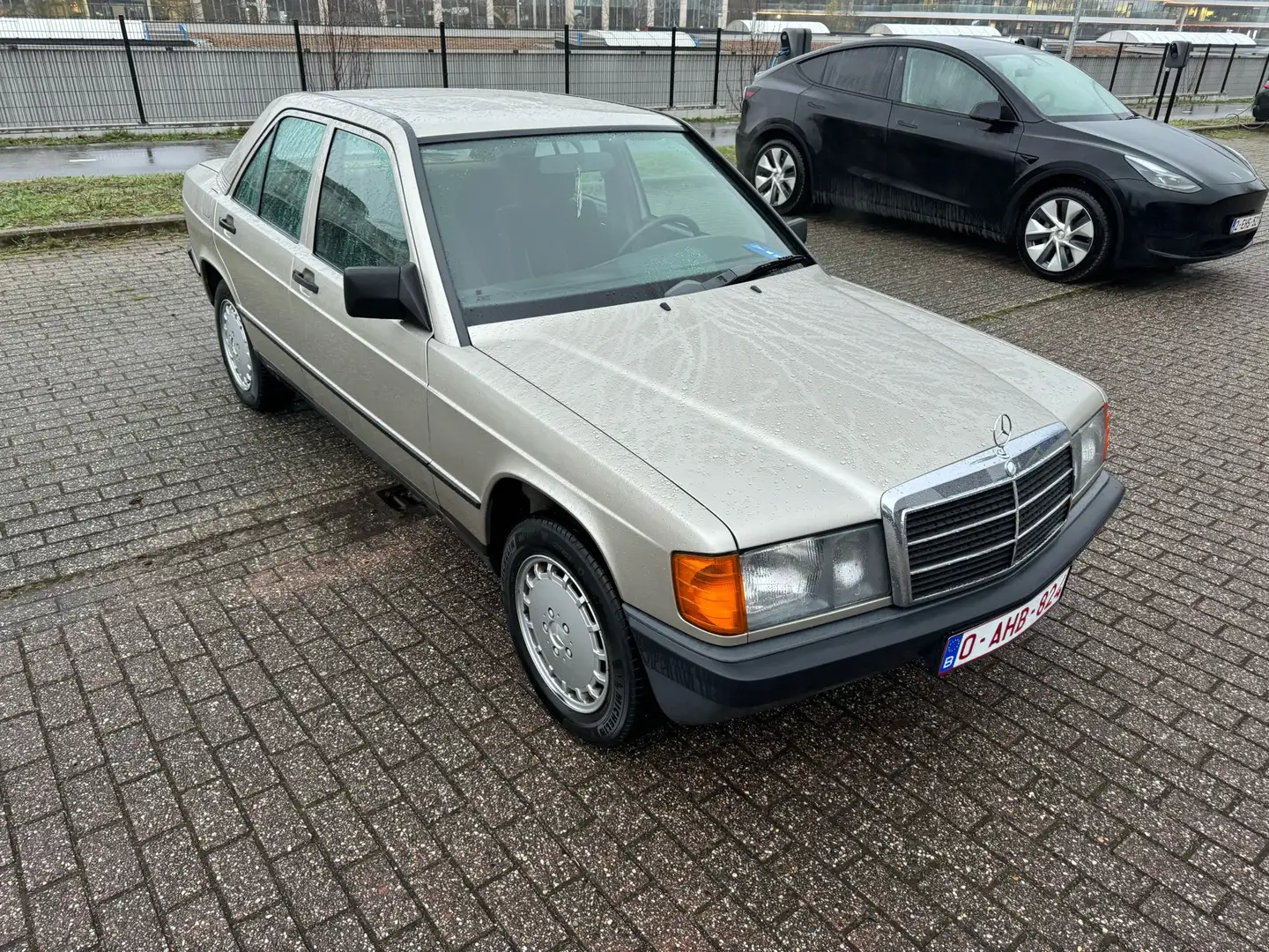 Mercedes-Benz 190 Бежевий - 1