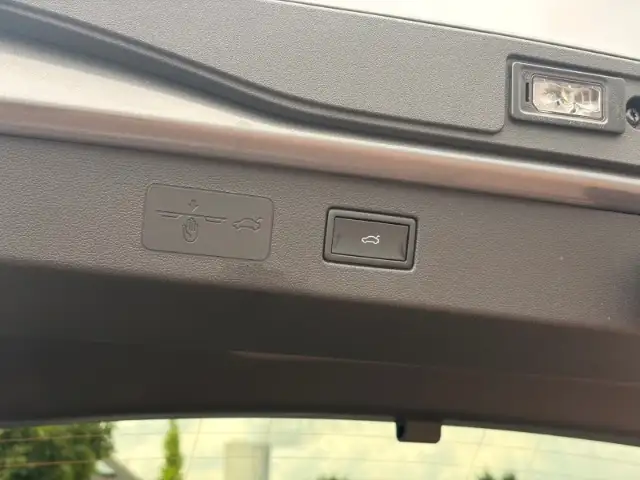 Volkswagen T-Roc view 13