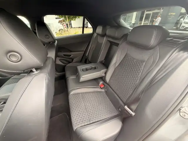 Volkswagen T-Roc view 9