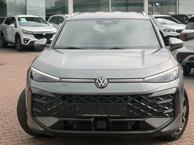 Volkswagen T-Roc view 2