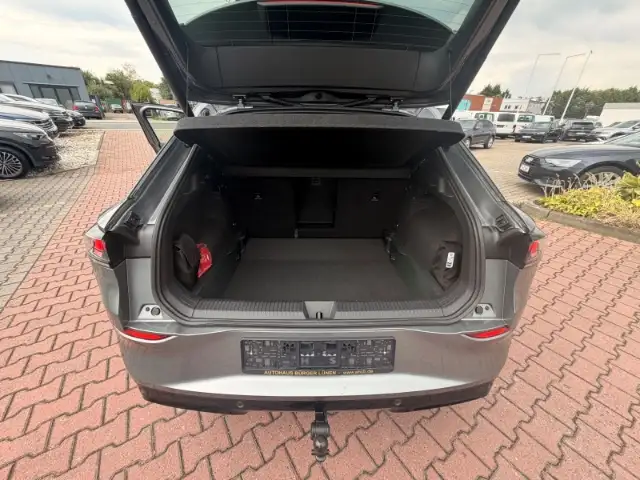 Volkswagen T-Roc view 12