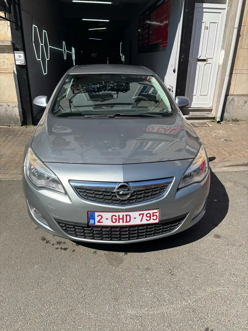 Opel Astra 1.6i Cosmo - 1