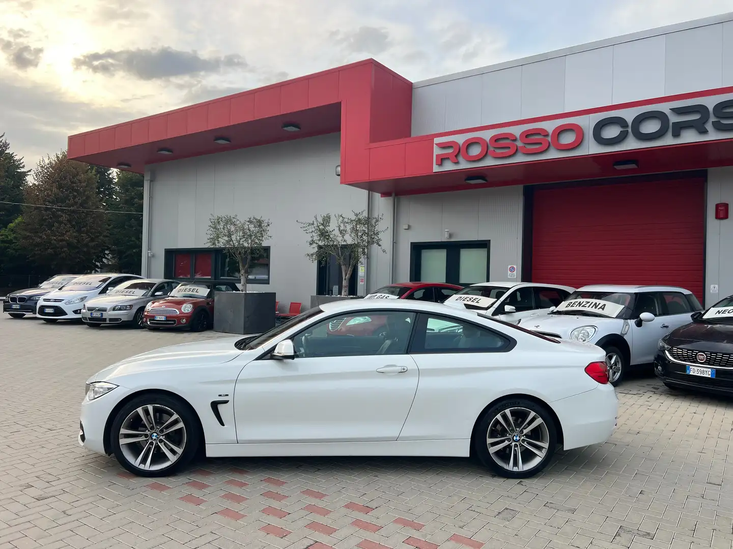 BMW 420 d Serie 4 F32 Coupe Sport 184cv pelle autom Bianco - 2