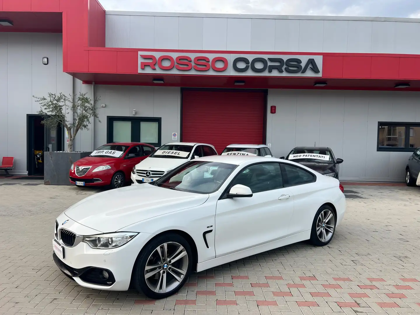 BMW 420 d Serie 4 F32 Coupe Sport 184cv pelle autom Bianco - 1