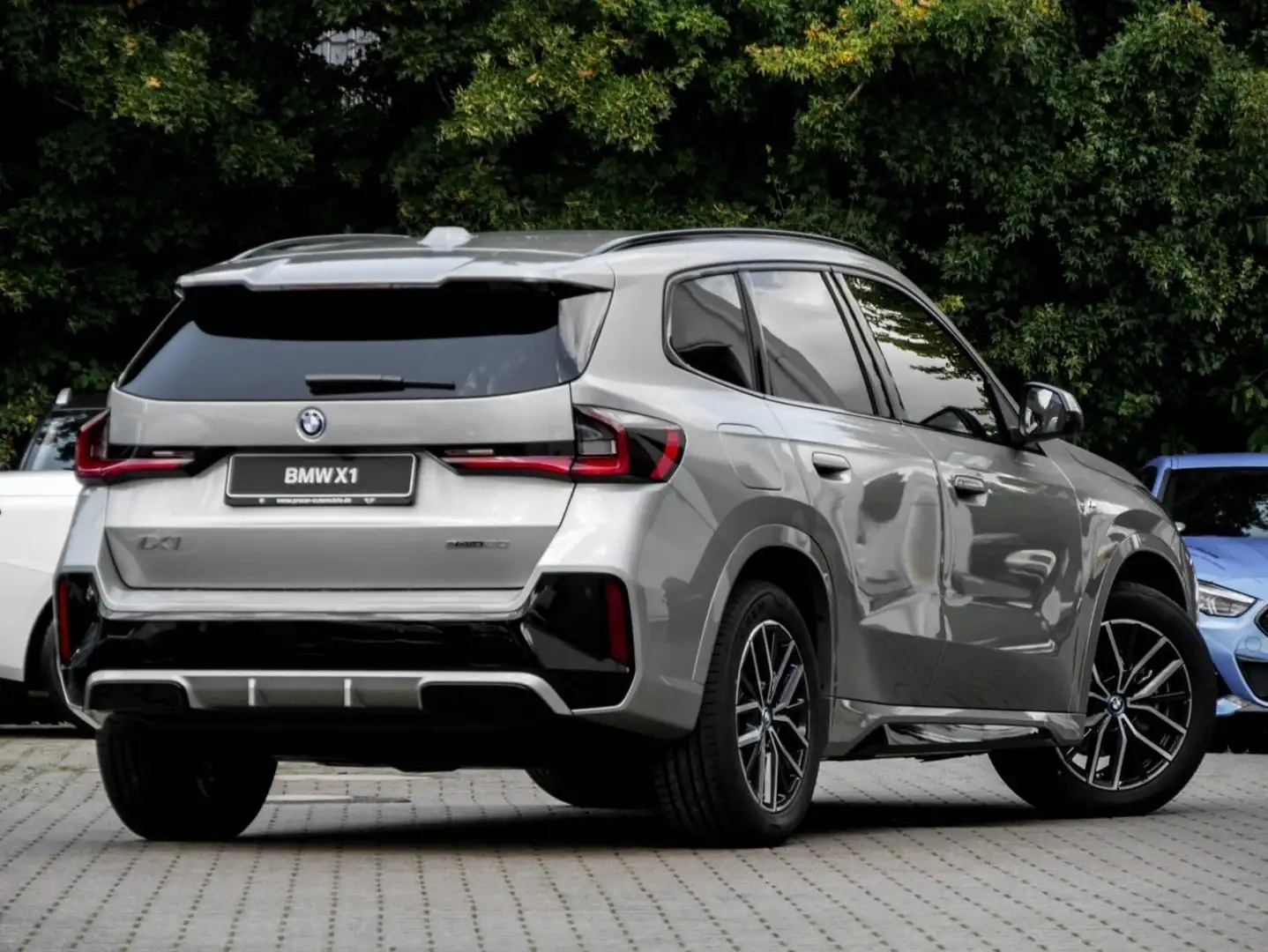 BMW iX1 eDrive20 M Sport HUD ACC RFK NAVI LED DAB Szürke - 2