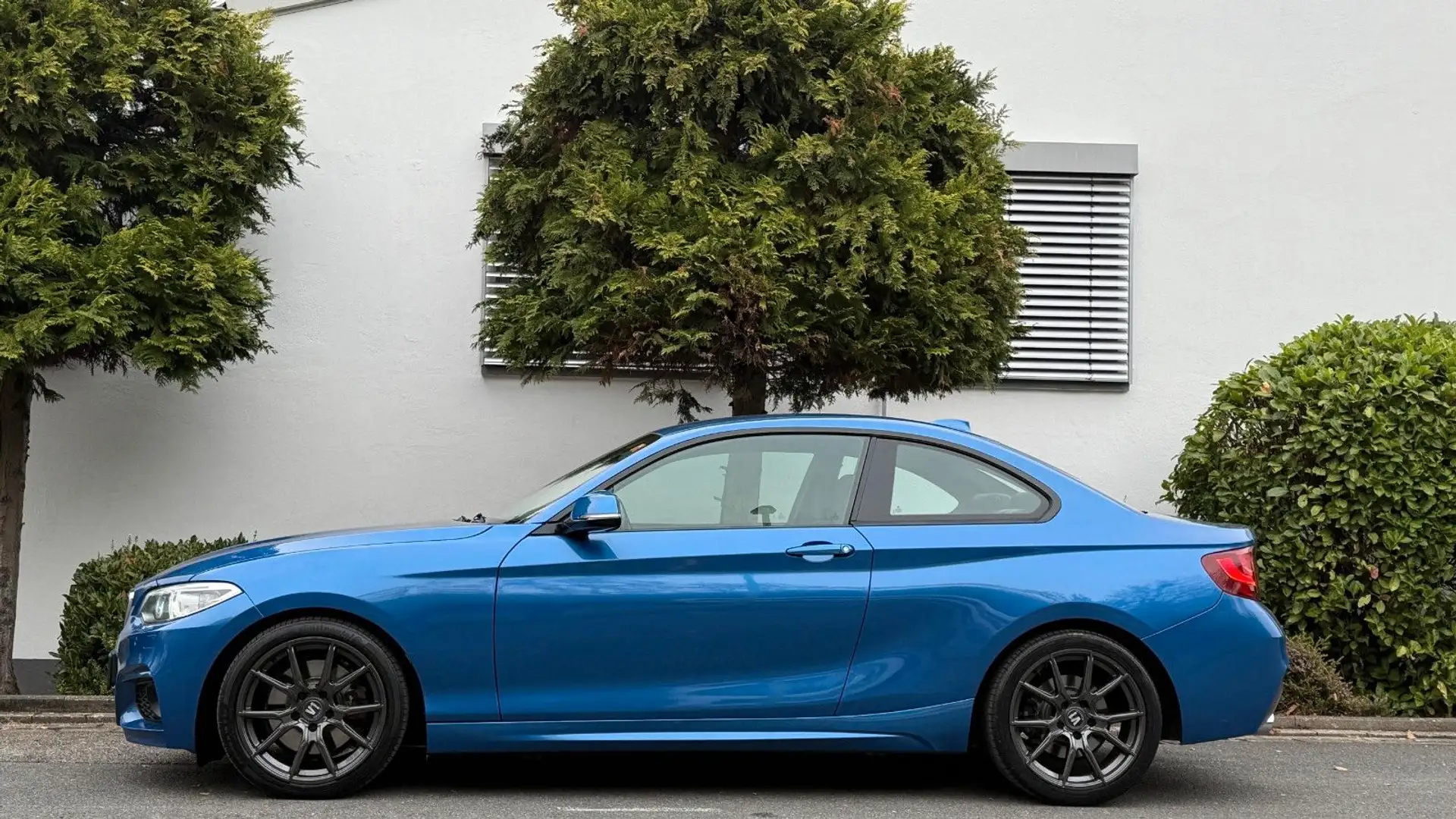 BMW 228 I*M-SPORTPAKET*HARMAN-KARDON*SHZ*93TKM*** Blau - 2