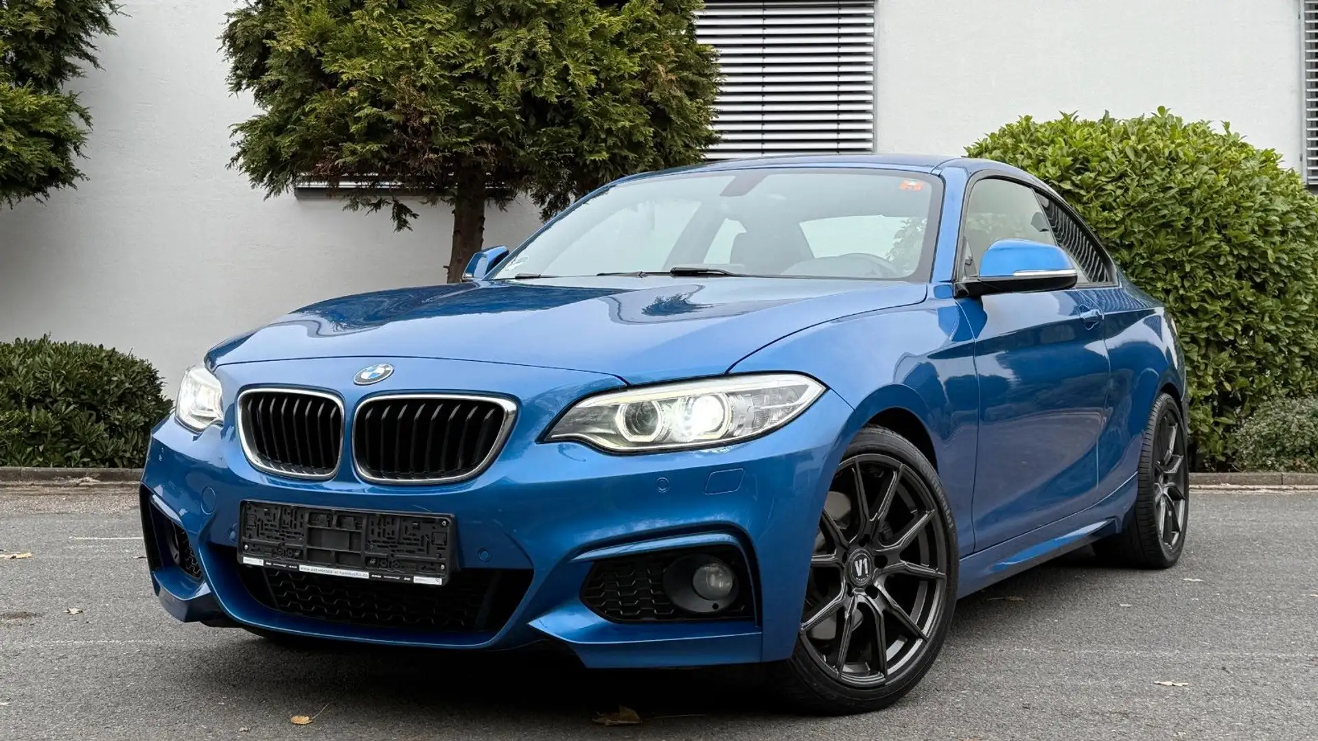 BMW 228 I*M-SPORTPAKET*HARMAN-KARDON*SHZ*93TKM*** Blau - 1