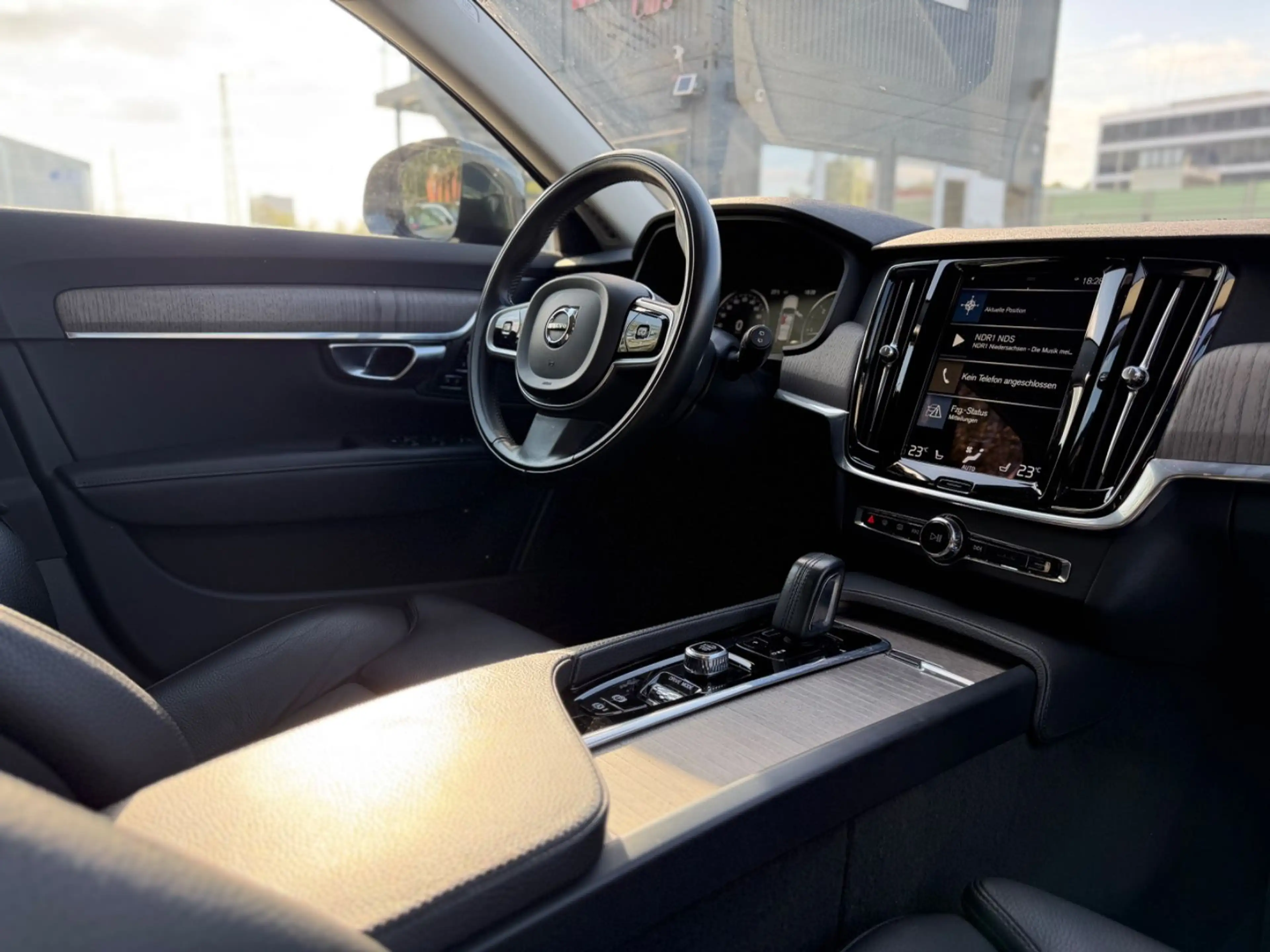 Volvo V90 Cross Country Pro AWD*H&K*ACC*LEDER*LED*AHK — photo 15