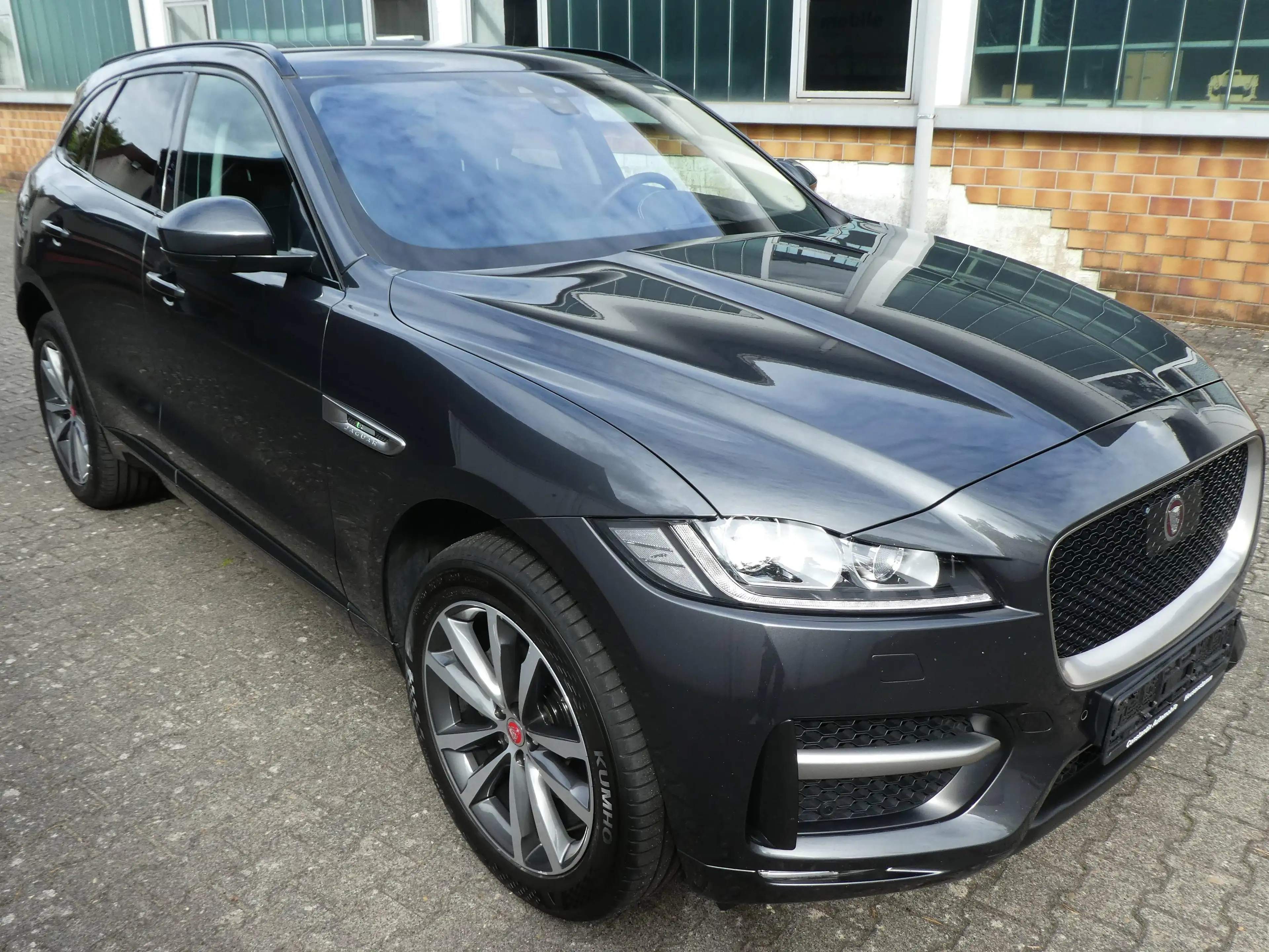Jaguar F-Pace 25t AWD R-Sport — photo 2