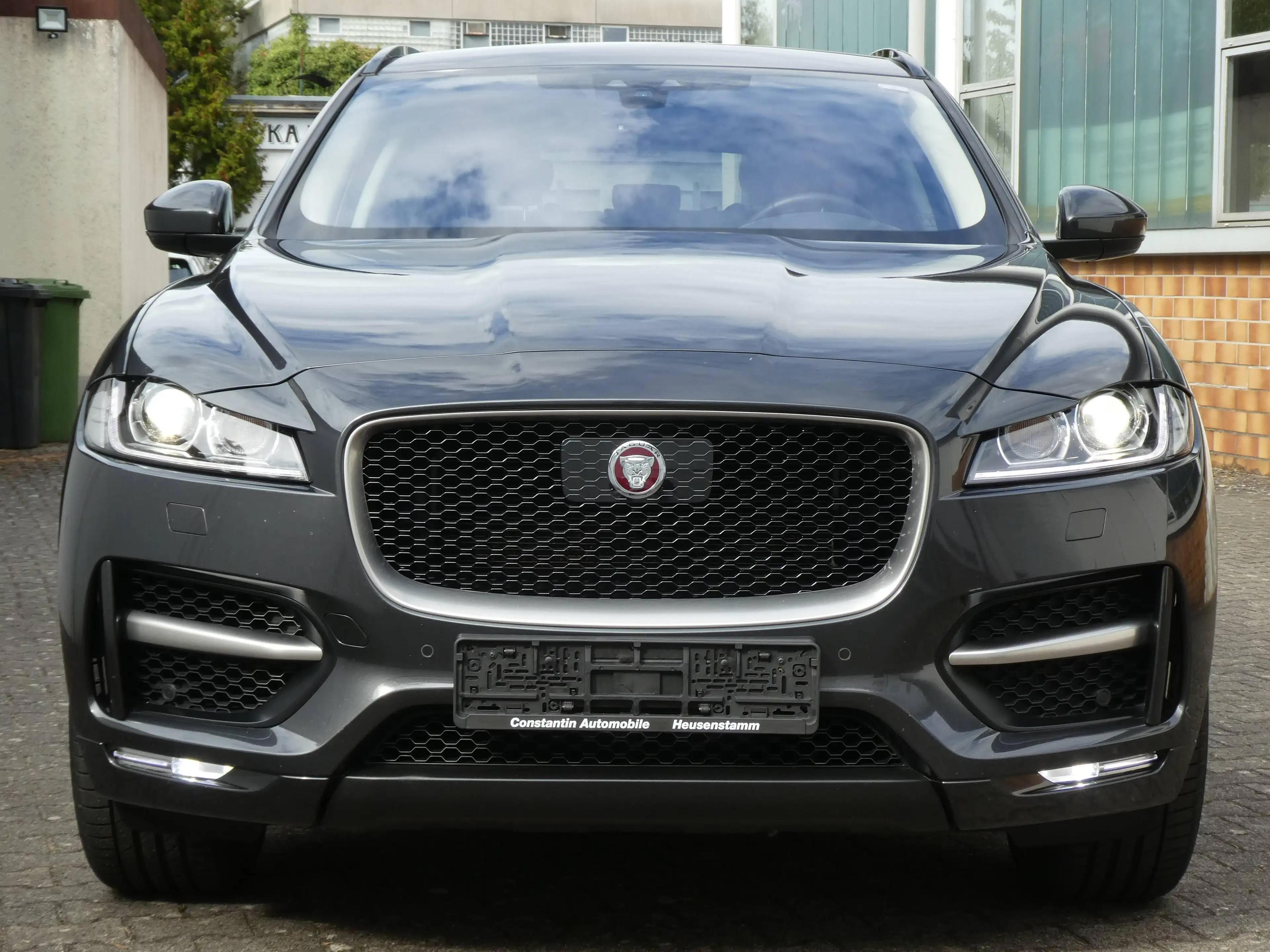 Jaguar F-Pace 25t AWD R-Sport — photo 8