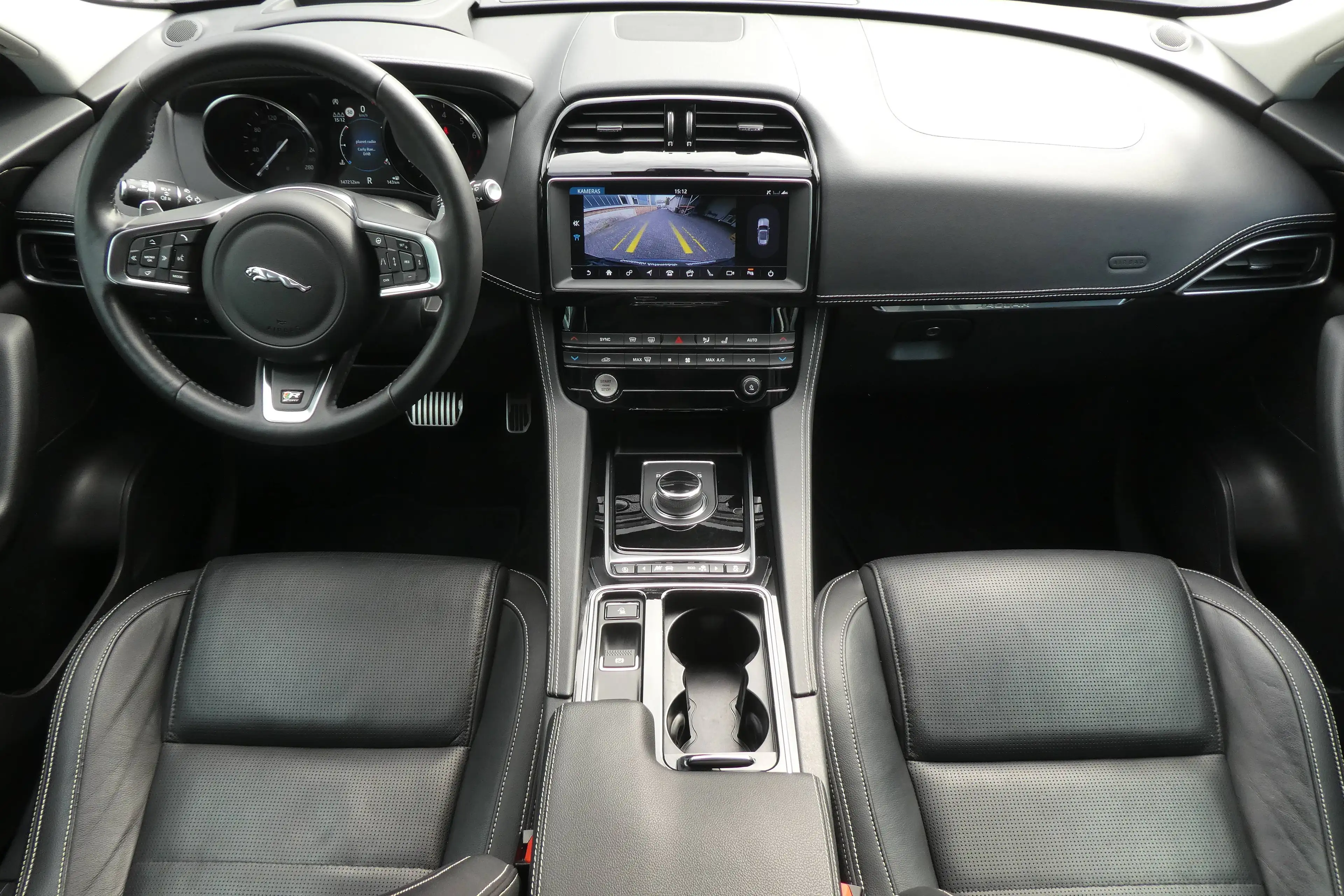 Jaguar F-Pace 25t AWD R-Sport — photo 13