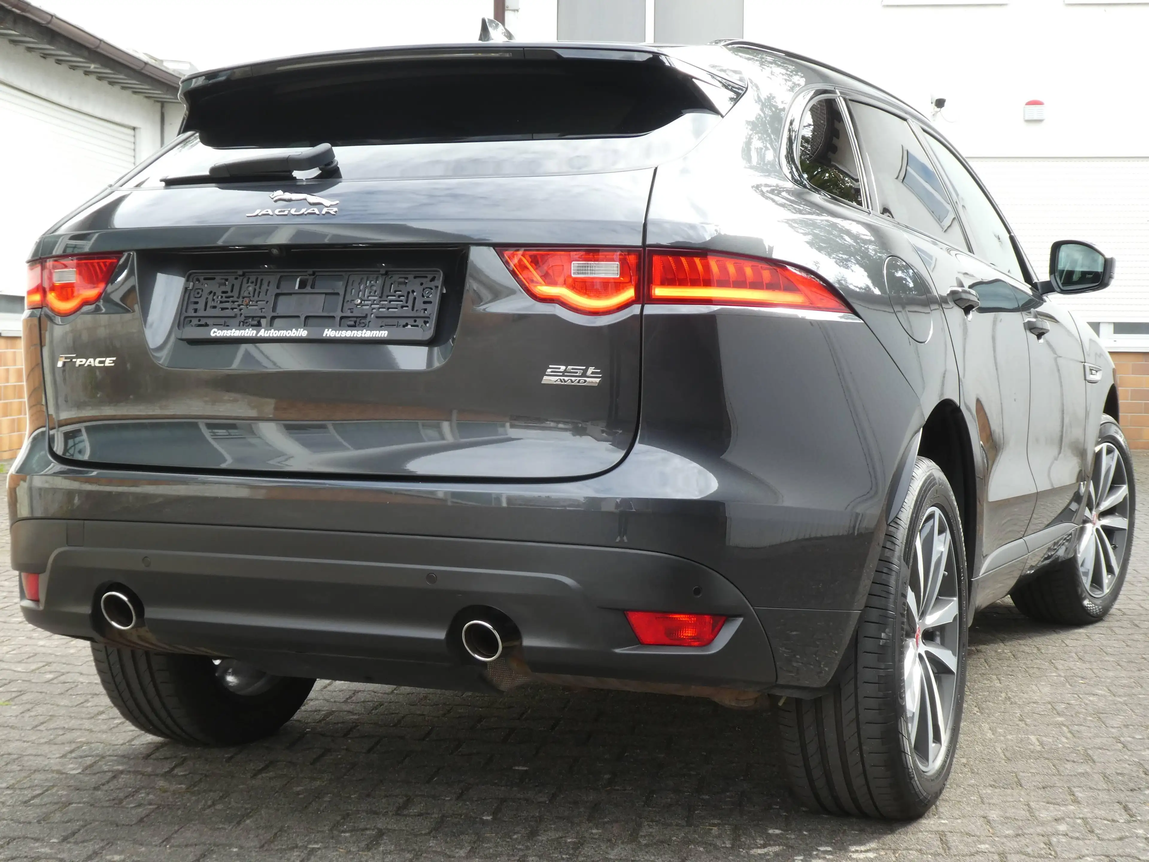 Jaguar F-Pace 25t AWD R-Sport — photo 6