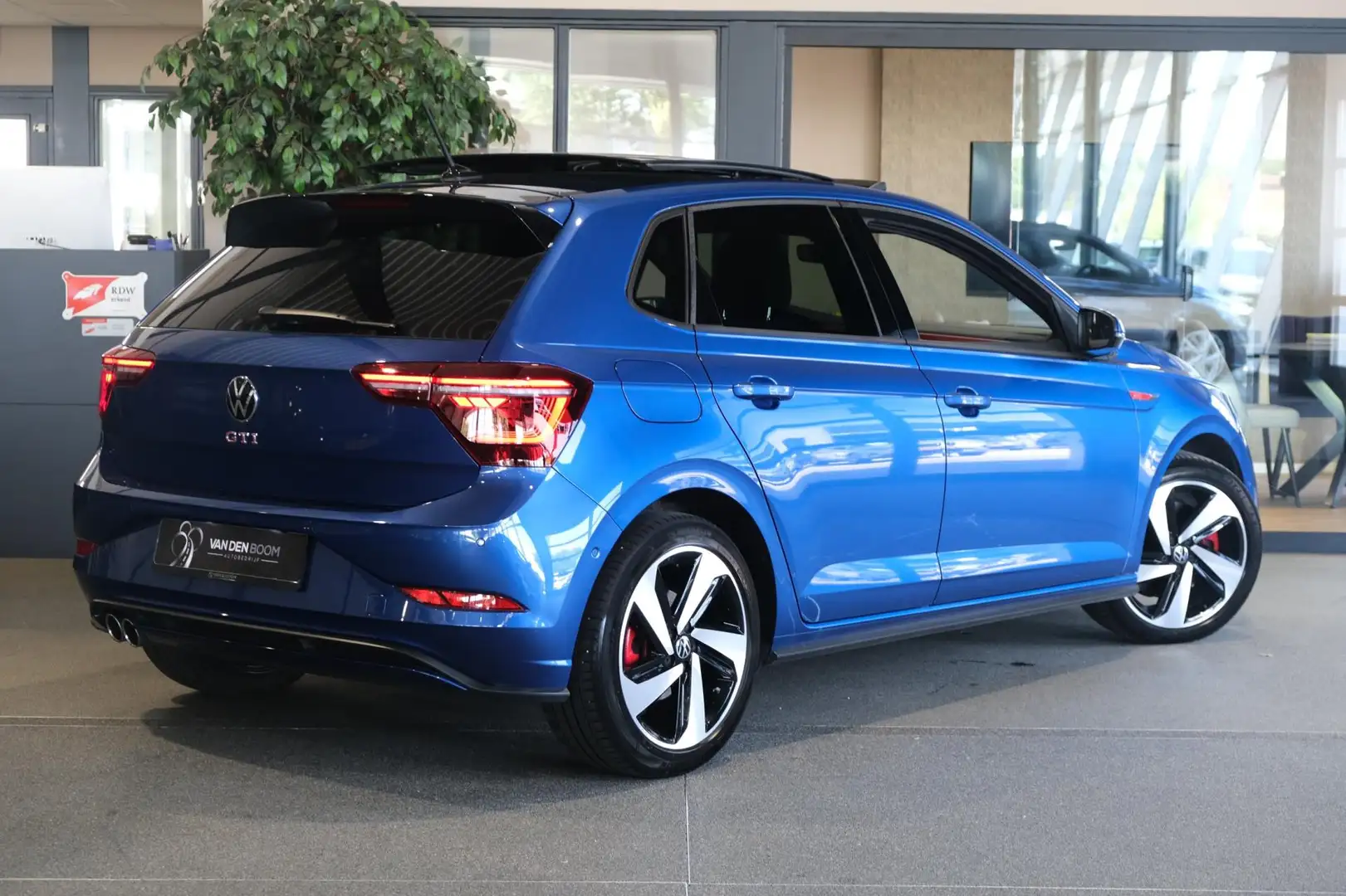 Volkswagen Polo GTI 2.0 TSI DSG 207 PK Pano Beats Navi Led Acc Pdc Blauw - 2