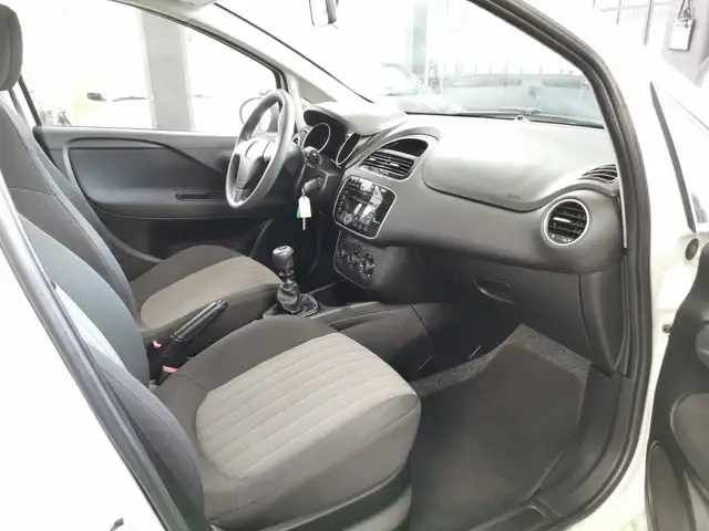 Fiat Punto Evo view 8