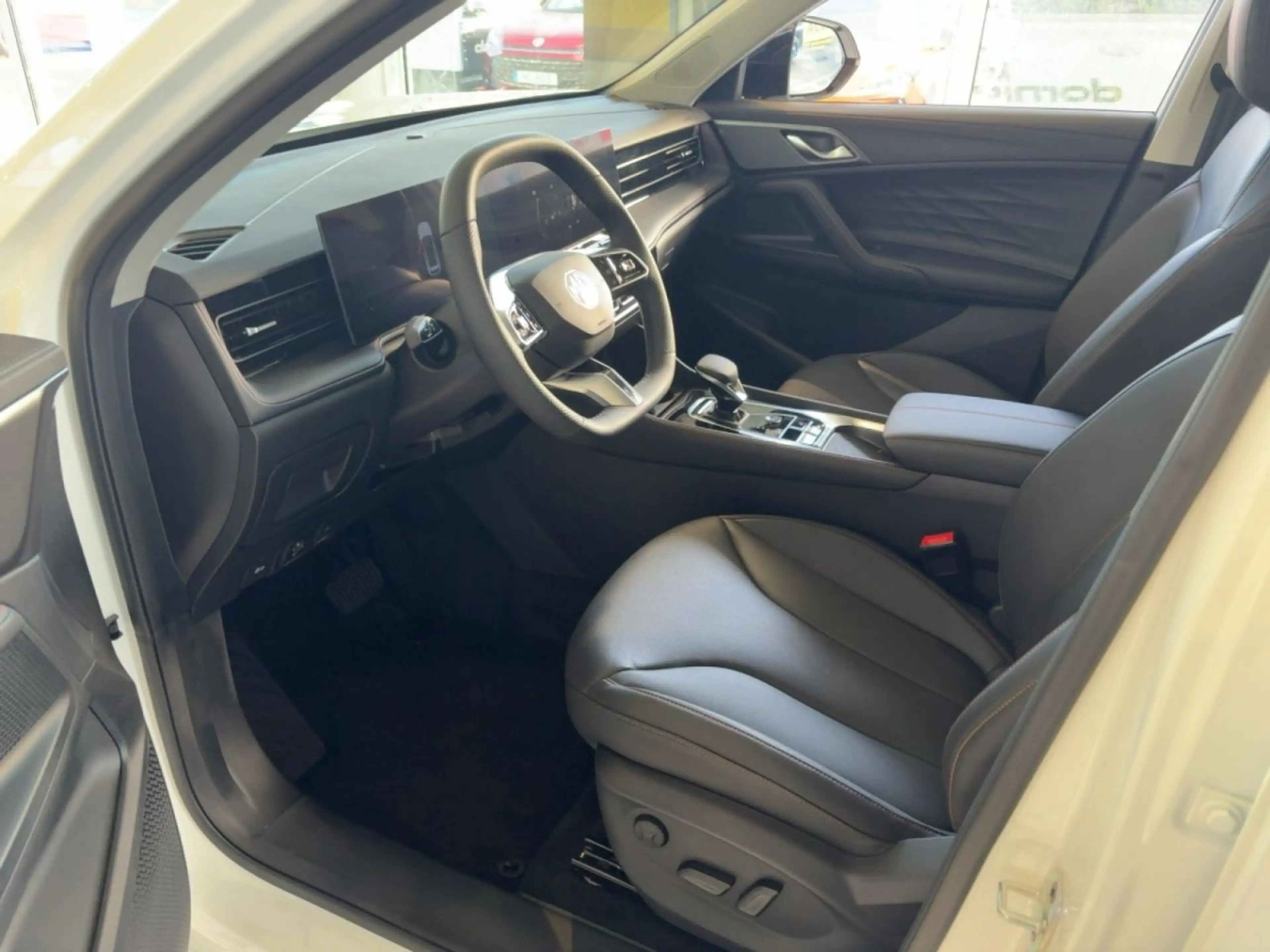 MG HS PHEV Luxury MY24 — photo 8