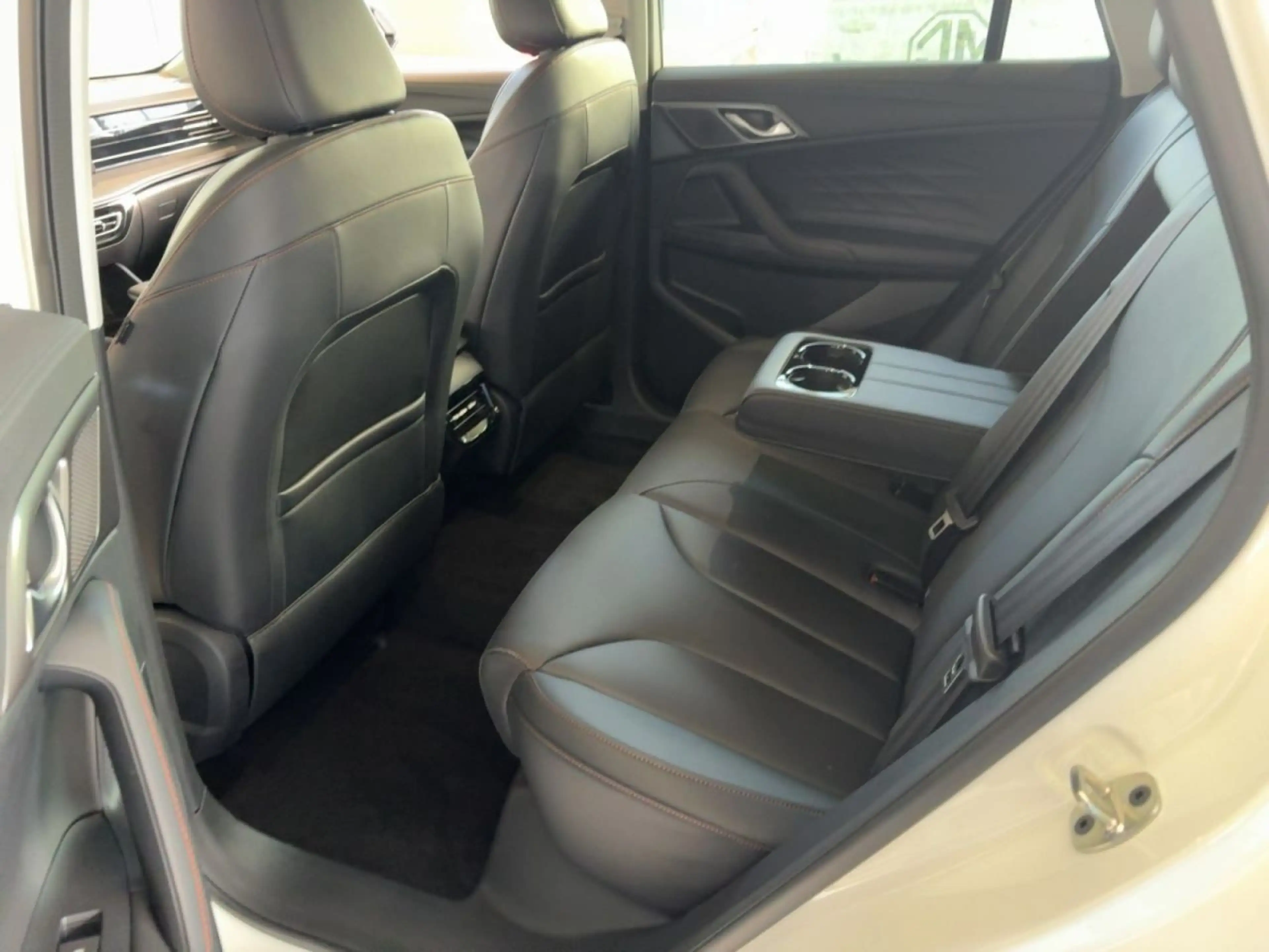 MG HS PHEV Luxury MY24 — photo 9