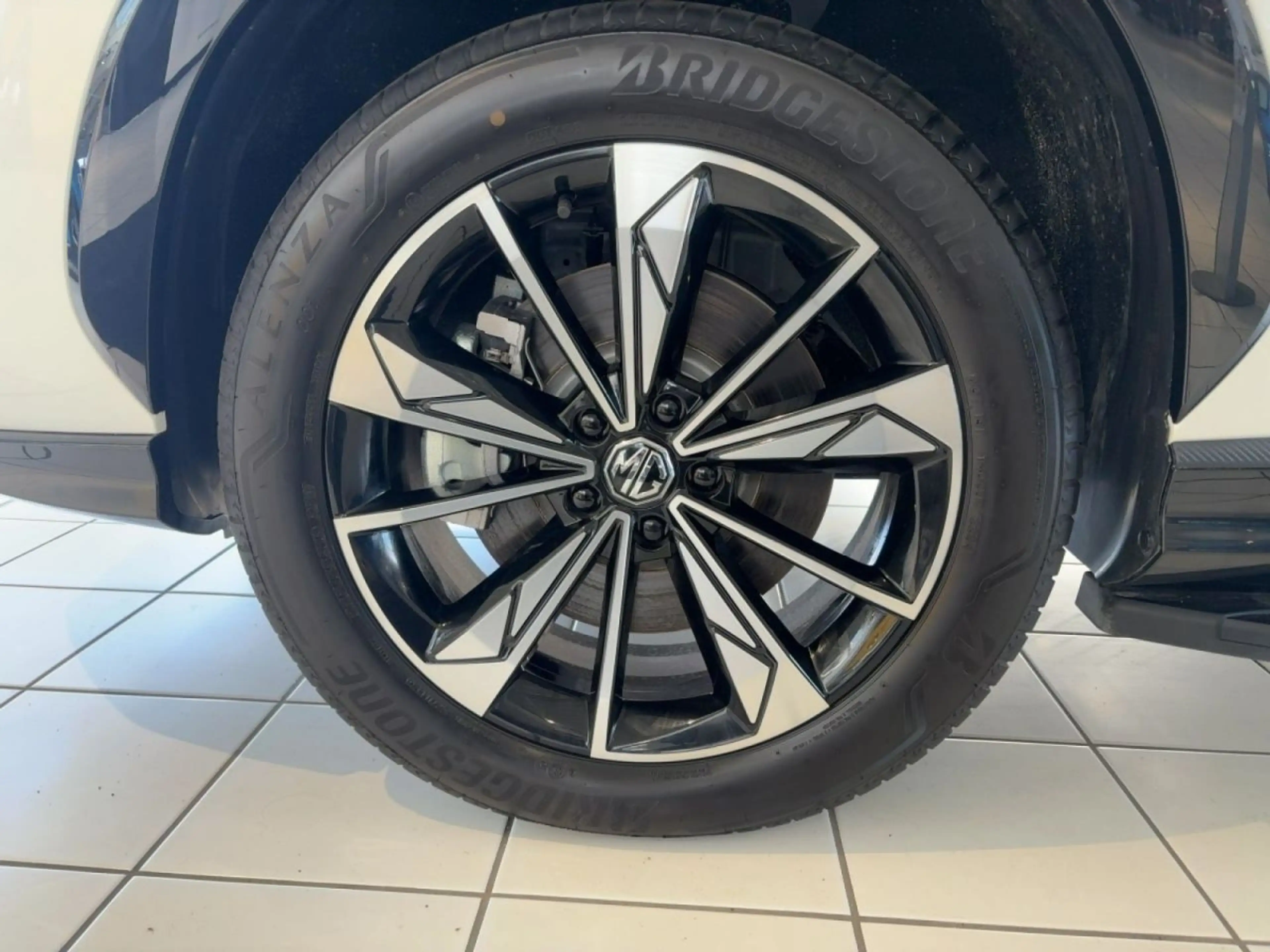 MG HS PHEV Luxury MY24 — photo 13