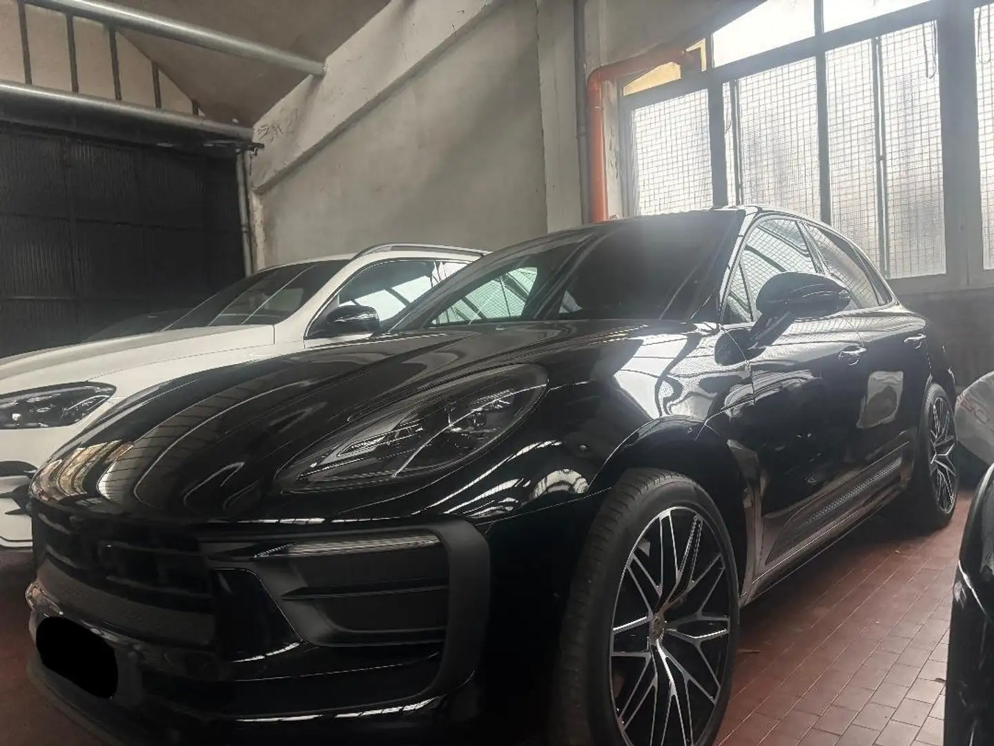 Porsche Macan -Tetto panoramico-cerchi 21"-sospensioni- full Nero - 2
