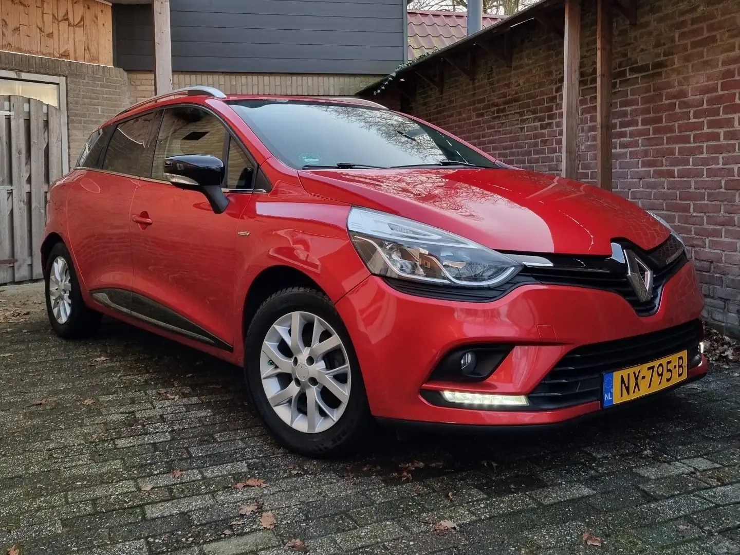 Renault Clio TCe 90 Start & Stop LIMITED Rood - 1