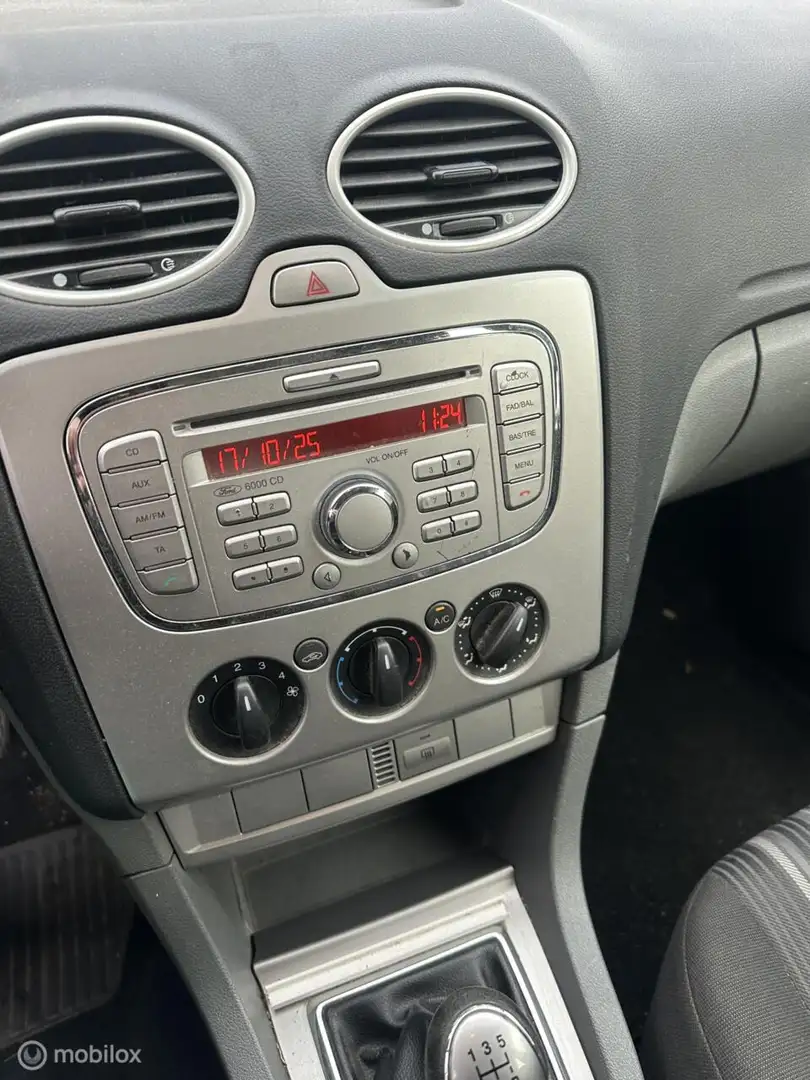 Ford Focus Wagon 1.6 Ghia Gris - 2