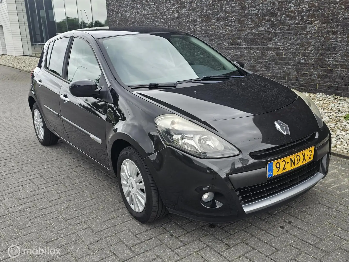 Renault Clio 1.2 Sélection Business Zwart - 2