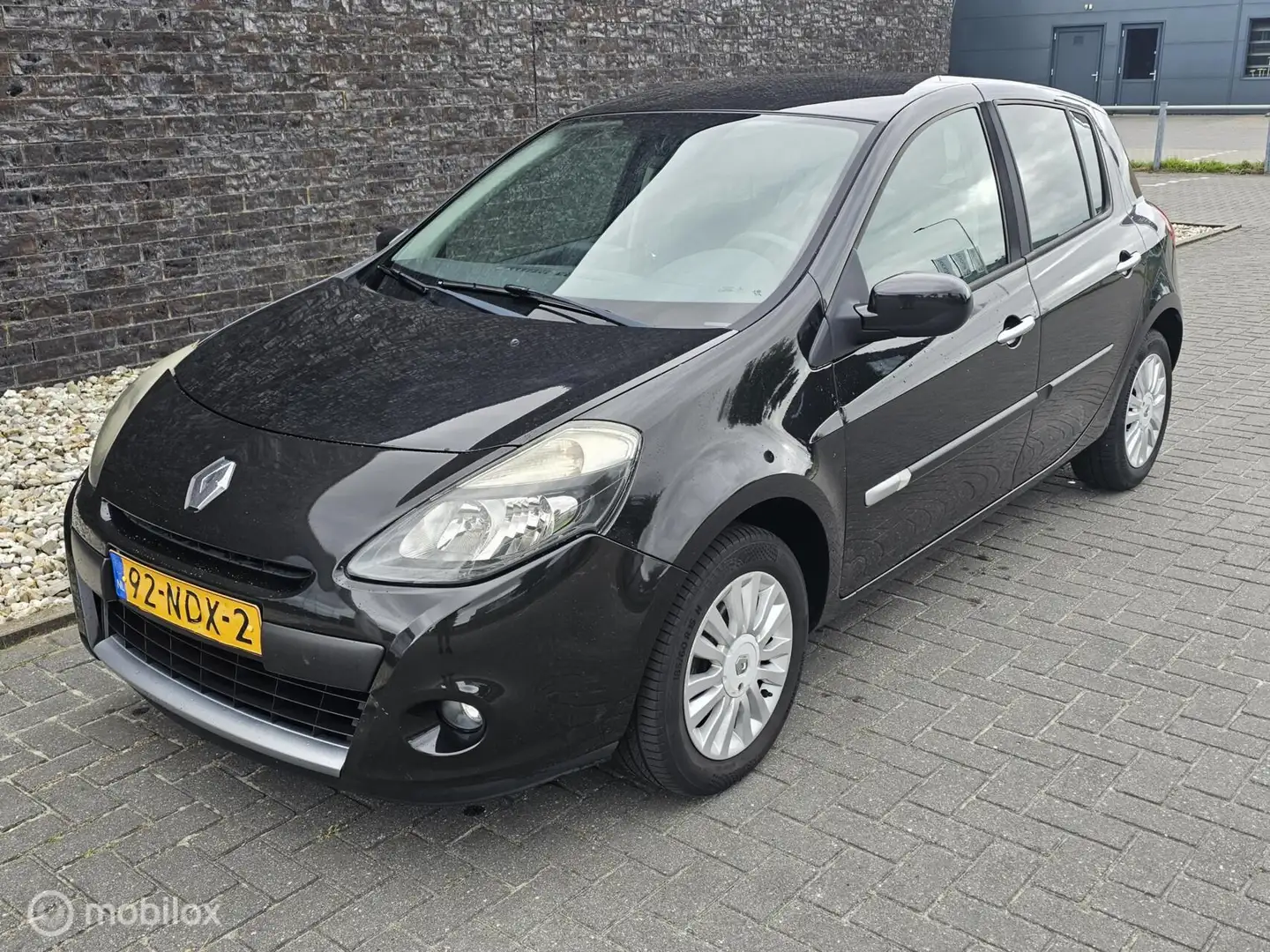 Renault Clio 1.2 Sélection Business Zwart - 1