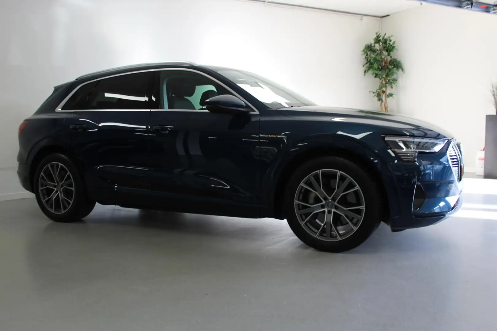 Audi e-tron 50 quattro Business edition 71 kWh | AFN-TRHAAK | Bleu - 2