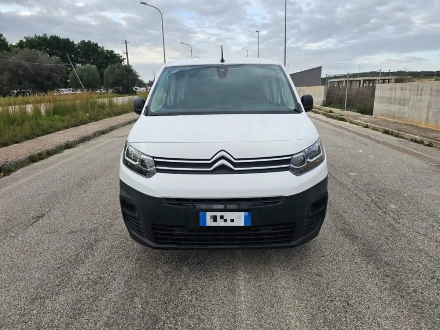 Citroen Berlingo BlueHDi 100 S&S LIVE 5 POSTI N1 Weiß - 2