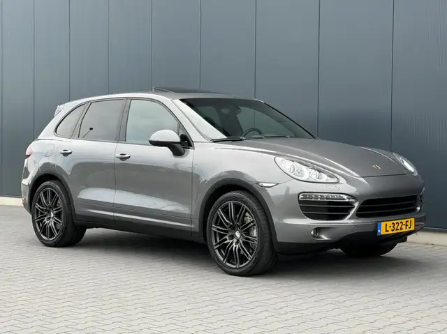 Porsche Cayenne view 10