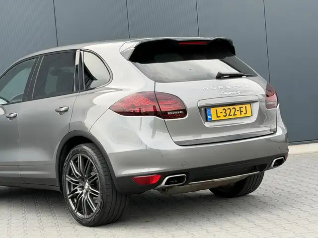 Porsche Cayenne view 13