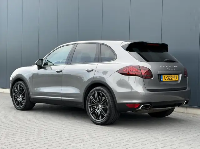 Porsche Cayenne view 11
