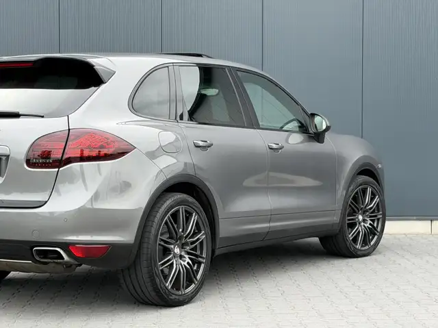 Porsche Cayenne view 5