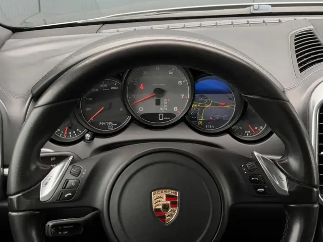 Porsche Cayenne view 23