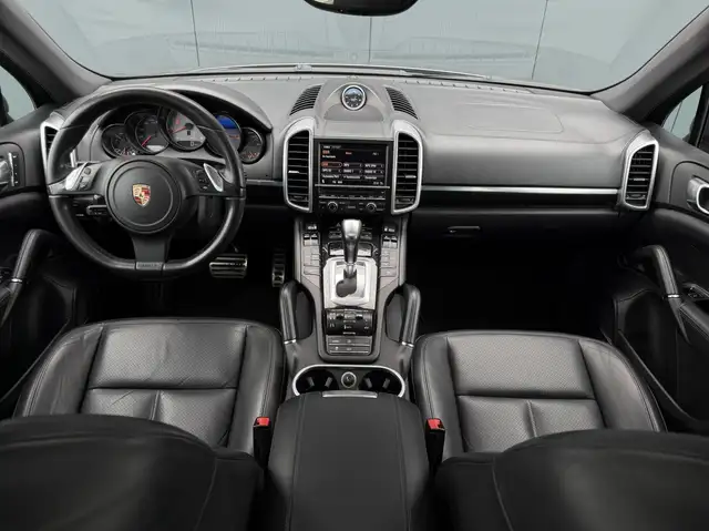 Porsche Cayenne view 15