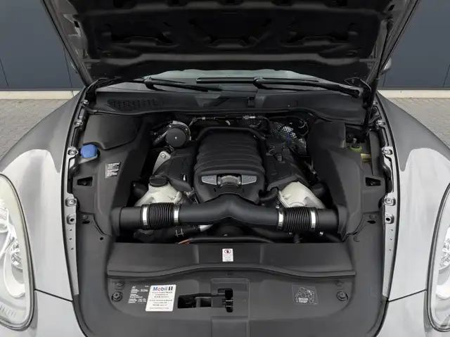 Porsche Cayenne view 24