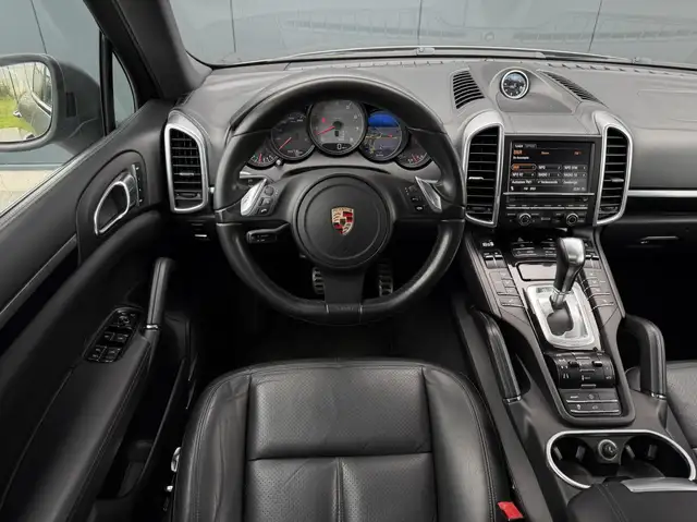 Porsche Cayenne view 20