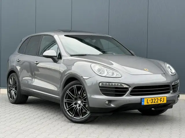 Porsche Cayenne view 2