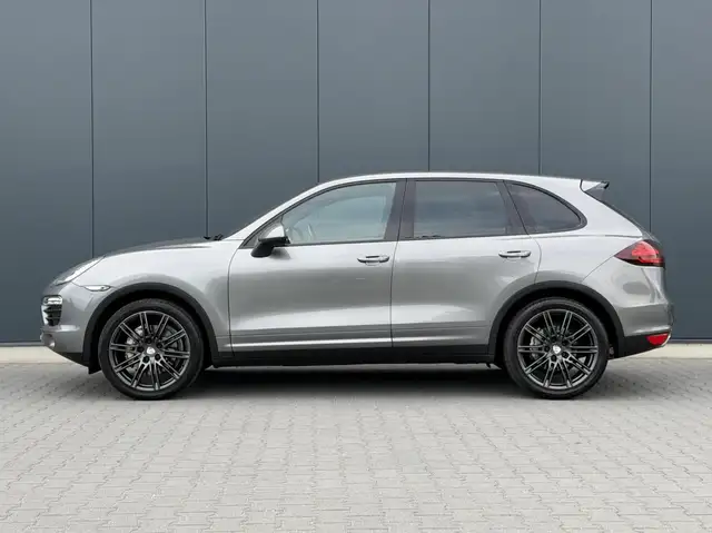 Porsche Cayenne view 9