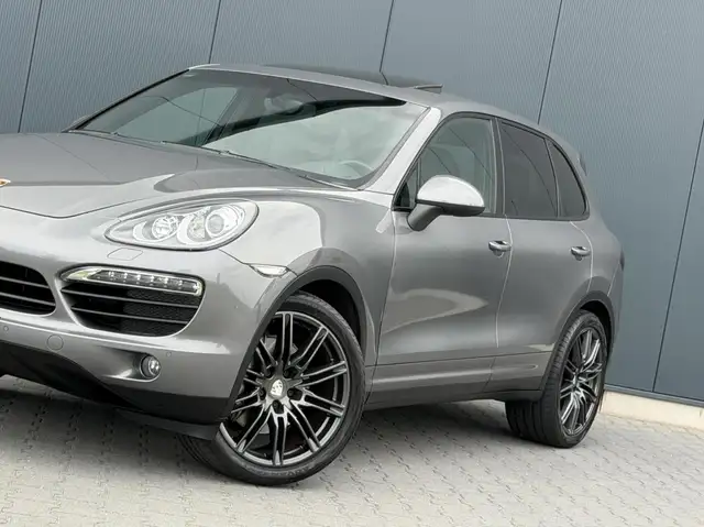 Porsche Cayenne view 6
