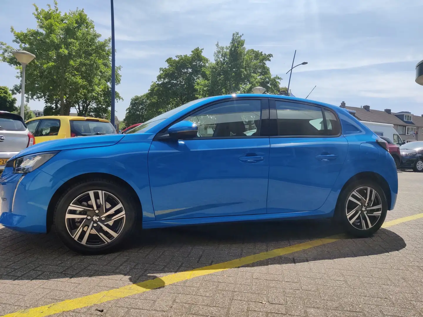 Peugeot 208 1.2 PureTech Allure Bleu - 2