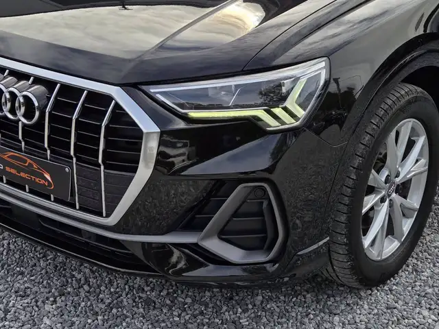 Audi Q3 view 14